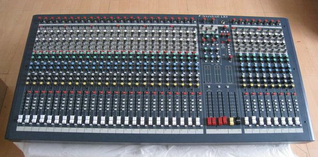 LX9-32 英國Soundcraft 4編組調音臺